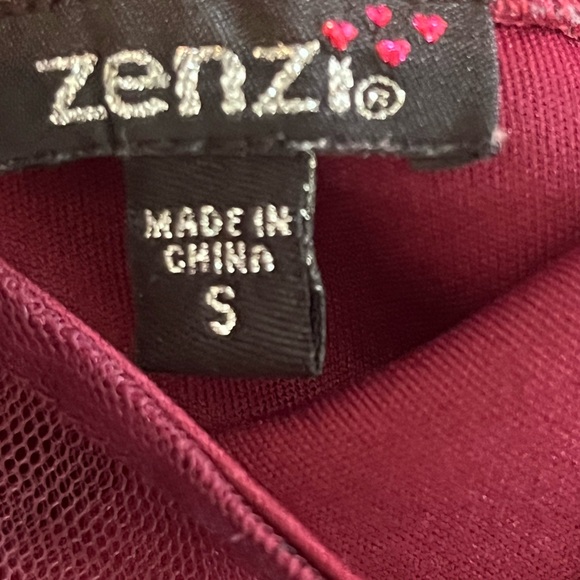 Child’s zenzi size S high low burgundy dress with floral print and satin ribbon - Picture 4 of 4